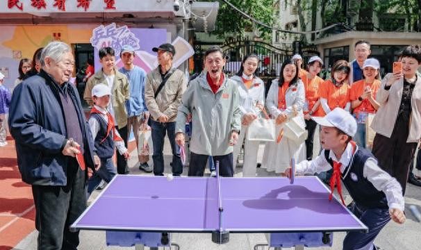 jjb-“沪超”校园赛太燃了：徐寅生陆元盛手把手教小球员，“小版樊振东”有点猛|乒乓|程之|乒乓球|巨鹿|比赛_新浪体育_新浪新闻