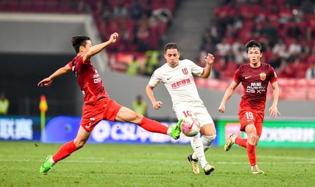 竞技宝官网-防线不稳+失误送礼 成都遇强即败争冠再掉队