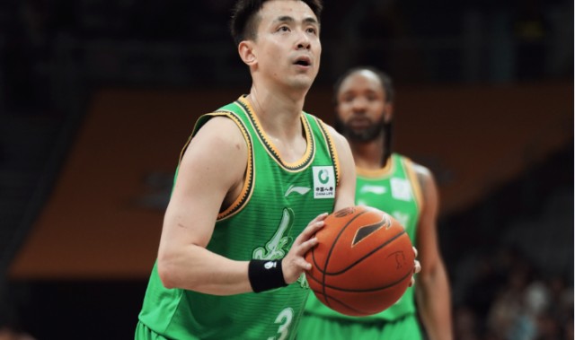 jjb-里程碑之战！赵继伟16+7+8统治加时 总抢断超琼斯升历史第9