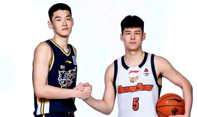 jjb-代表作！18岁小将砍22分8板，球迷问杜锋：他能把谁替换下来呢？